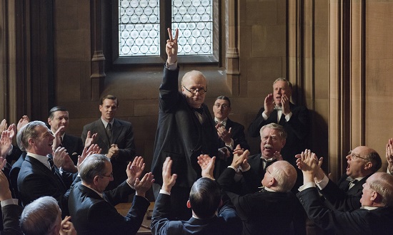 4106_D013_00374_CROP (ctr) Gary Oldman stars as Winston Churchill in director Joe Wright's DARKEST HOUR, a Focus Features release. Credit: Jack English / Focus Features