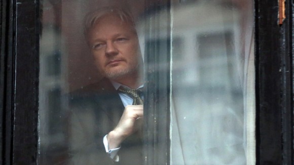 LONDON, ENGLAND - FEBRUARY 05: Wikileaks founder Julian Assange prepares to speak from the balcony of the Ecuadorian embassy where he continues to seek asylum following an extradition request from Sweden in 2012, on February 5, 2016 in London, England. The United Nations Working Group on Arbitrary Detention has insisted that Mr Assange's detention should be brought to an end. (Photo by Carl Court/Getty Images)